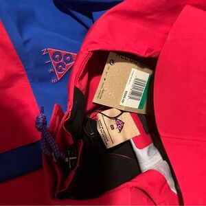 Nike ACG Gore-Tex Jacket: Rush Pink/Hyper Royal